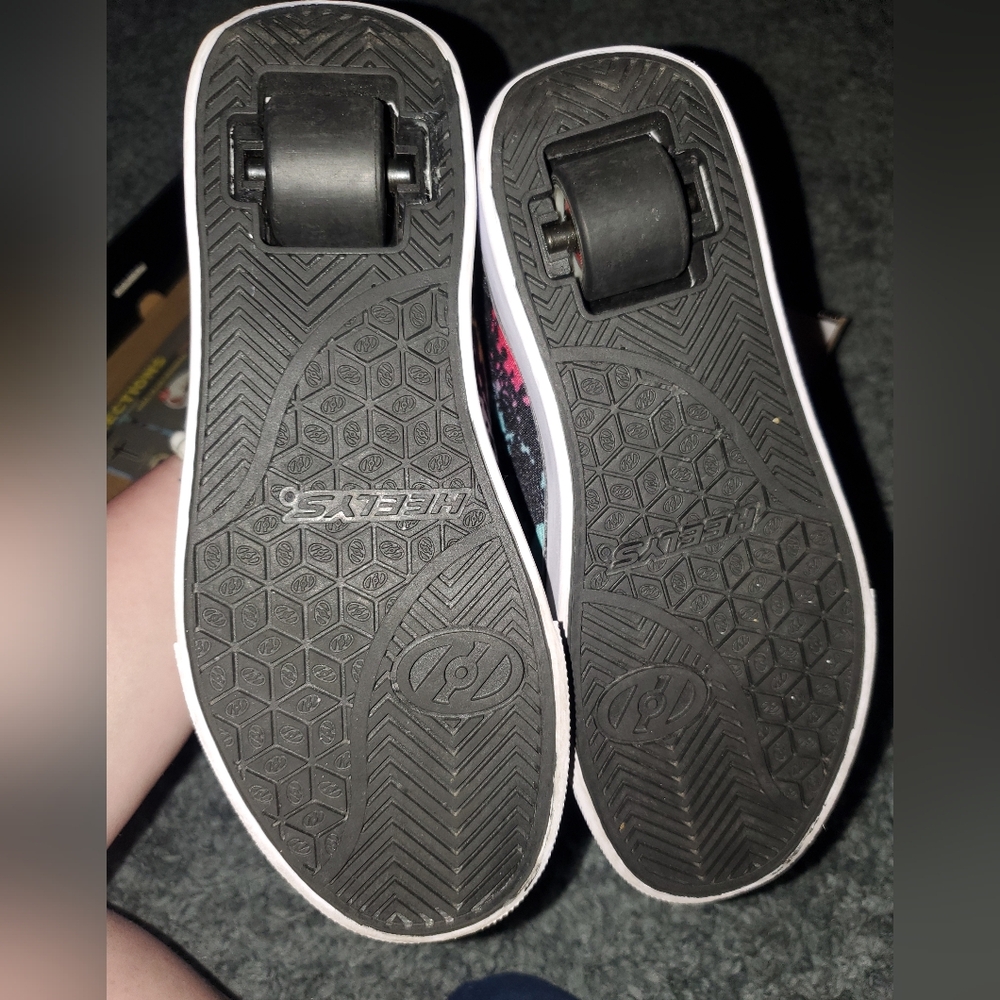 HEELYS Pro 20 Skate Shoes (Size Youth 4) *LIKE NEW!* Black/White/TieDye - Picture 3 of 3